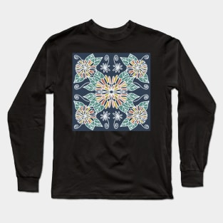 Symmetrical Flower Design Long Sleeve T-Shirt